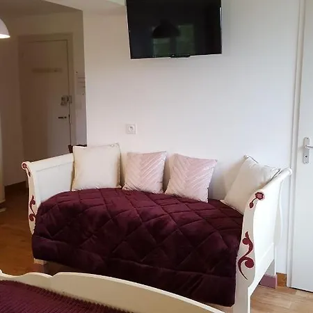 Domaine De La Sauzaie Bed & Breakfast *