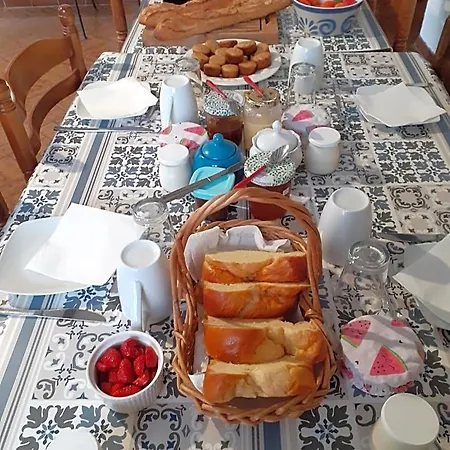 Domaine De La Sauzaie Bed and Breakfast *