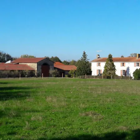 Domaine De La Sauzaie Bed & Breakfast